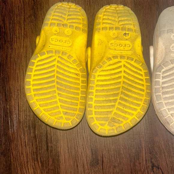 Crocs bundle white/yellow size 5 youth/ 7 women - Picture 6 of 12